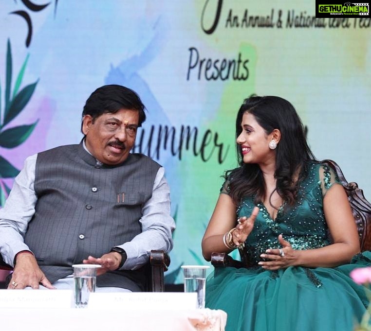 Shilpa Manjunath Instagram - Few have the capacity to translate vision to reality๐๐ . Even fewer have the courage to fulfill the vision from passion and not position ๐ . Wishing one such visionary leader @niranimurugesh - A very happy birthday and many more to continue to inspire all around๐๐ป๐ #hbdmurugeshnirani