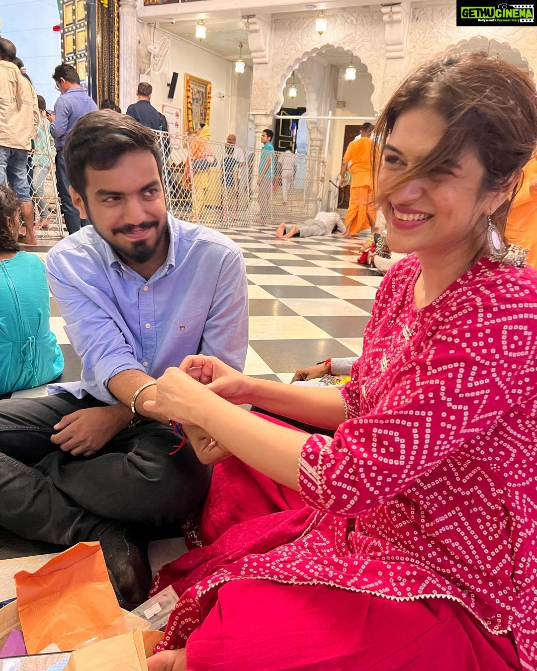 Shraddha Das Instagram - Happy Rakhi π, what better place than Iskcon temple ! Thank you @snehzala for standing by me through everything and being a true brother, I keep scolding you all the time but you continue to surprise me with your unconditional love as a brother towards me! My brother Siddharth is not on social media and i hardly post any personal pictures but today was special as I tied him a rakhi at the beautiful Iskcon temple along with my mother. @iskconinc #happyrakshabandhan #happyrakhi #brothersisterlove #iskcon #shraddhadas ISKCON temple Mumbai