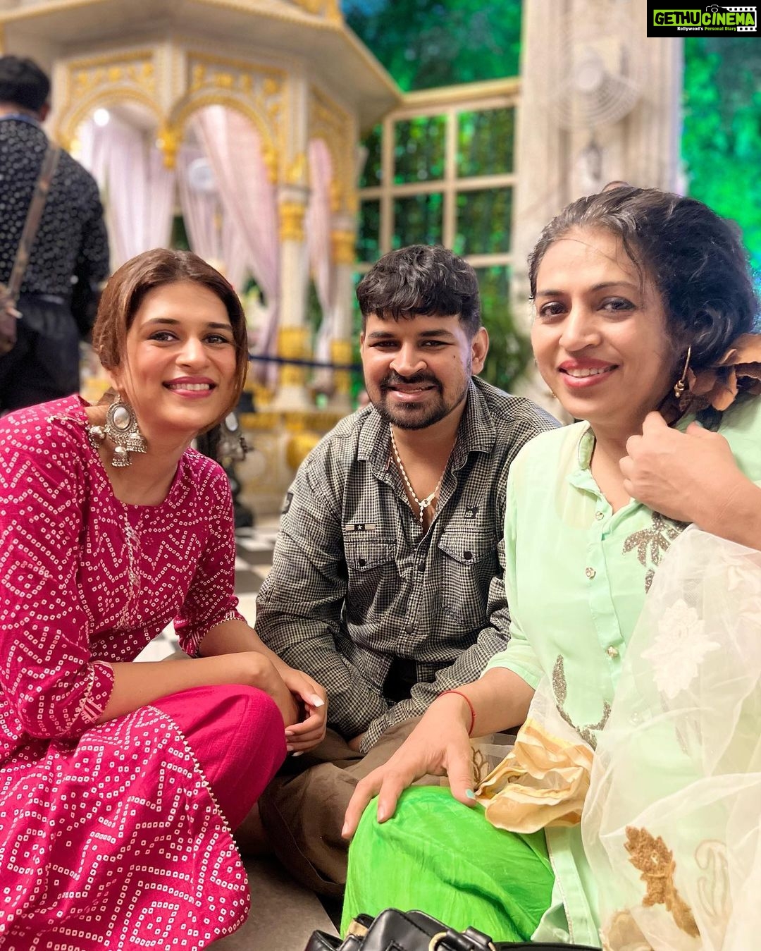 Shraddha Das Instagram - Happy Rakhi π, what better place than Iskcon temple ! Thank you @snehzala for standing by me through everything and being a true brother, I keep scolding you all the time but you continue to surprise me with your unconditional love as a brother towards me! My brother Siddharth is not on social media and i hardly post any personal pictures but today was special as I tied him a rakhi at the beautiful Iskcon temple along with my mother. @iskconinc #happyrakshabandhan #happyrakhi #brothersisterlove #iskcon #shraddhadas ISKCON temple Mumbai