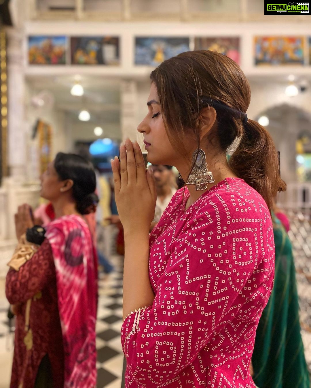 Shraddha Das Instagram - Happy Rakhi π, what better place than Iskcon temple ! Thank you @snehzala for standing by me through everything and being a true brother, I keep scolding you all the time but you continue to surprise me with your unconditional love as a brother towards me! My brother Siddharth is not on social media and i hardly post any personal pictures but today was special as I tied him a rakhi at the beautiful Iskcon temple along with my mother. @iskconinc #happyrakshabandhan #happyrakhi #brothersisterlove #iskcon #shraddhadas ISKCON temple Mumbai