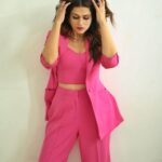 Shraddha Das Instagram – Dhee 14 Dance Icon,
Outfit: @volcape.store 
Styling: @stylekarmaa
Assisted by: _shrutimittal
Neckpiece : @blingvine
Ring : @kushalsfashionjewellery
Make up : @hareshwarp 
Hair : @hair_by_vaibhavi_ 
📸 @snehzala 

#dhee #dhee14 #hyderabad #dancerealityshow #judge #pantsuit #pink #shraddhadas Hyderabad India