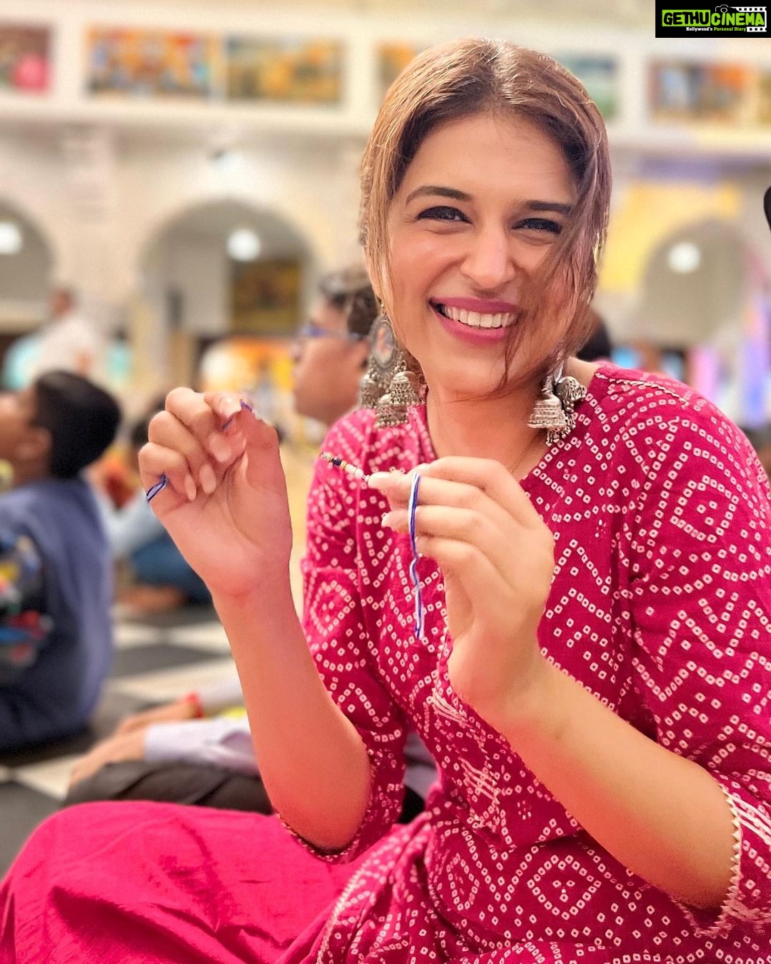Shraddha Das Instagram - Happy Rakhi π, what better place than Iskcon temple ! Thank you @snehzala for standing by me through everything and being a true brother, I keep scolding you all the time but you continue to surprise me with your unconditional love as a brother towards me! My brother Siddharth is not on social media and i hardly post any personal pictures but today was special as I tied him a rakhi at the beautiful Iskcon temple along with my mother. @iskconinc #happyrakshabandhan #happyrakhi #brothersisterlove #iskcon #shraddhadas ISKCON temple Mumbai