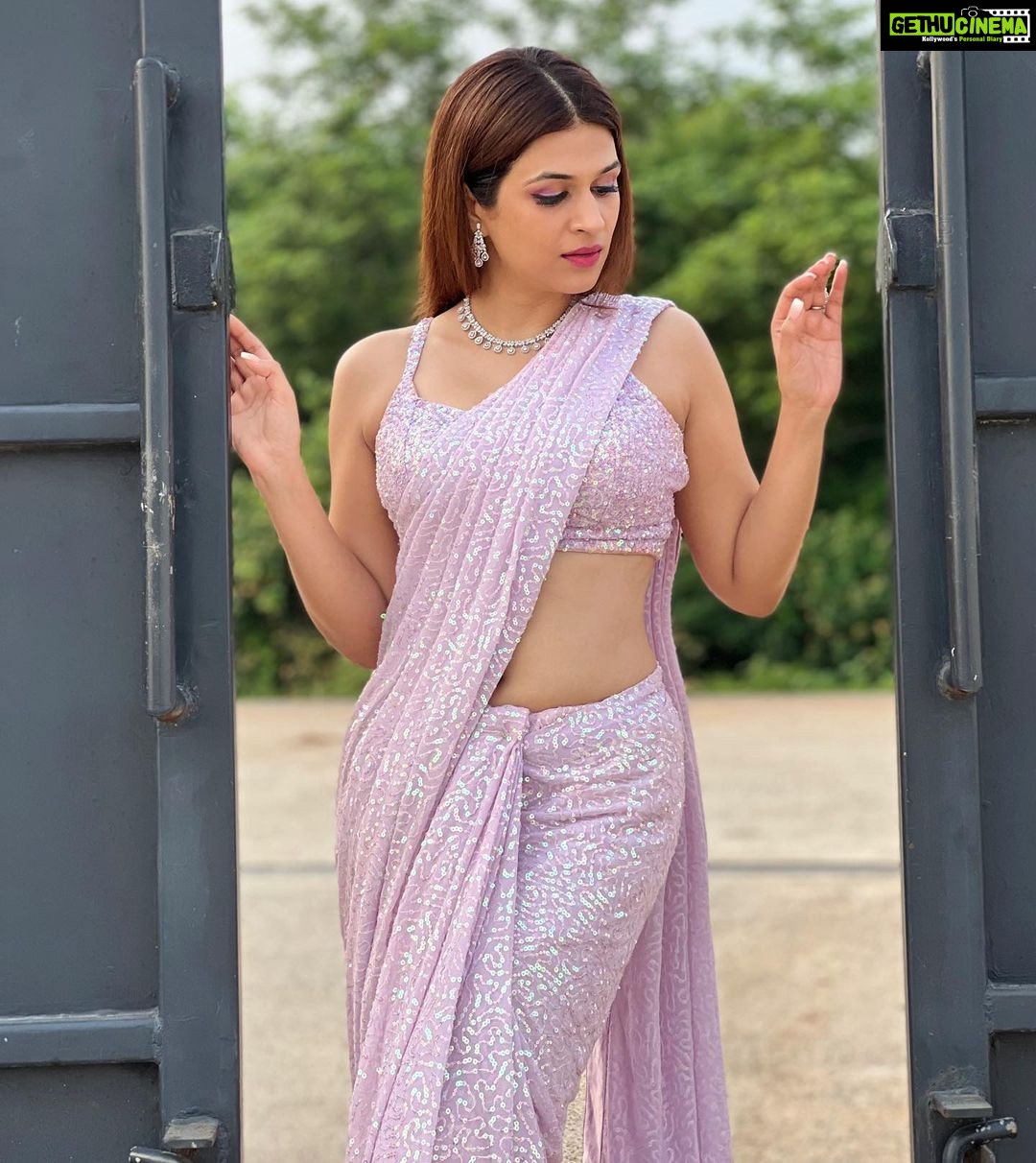 Shraddha Das Instagram - Dhee 14 dancing icon shoot, In your favourite Saree look 💜 Styled by : @thedotdiary , @thedottstyle Saree : @sequinzeindia Jewellery: @shillpapuriidesignerjewellery Heels : @londonrag_in Make up : @hareshwarp Hair : @hair_by_vaibhavi_ 📹 @snehzala Edit : @starframesofficial #dhee #dhee14 #etv #hyderabad #dancerealityshow #judge #saree Hyderabad India
