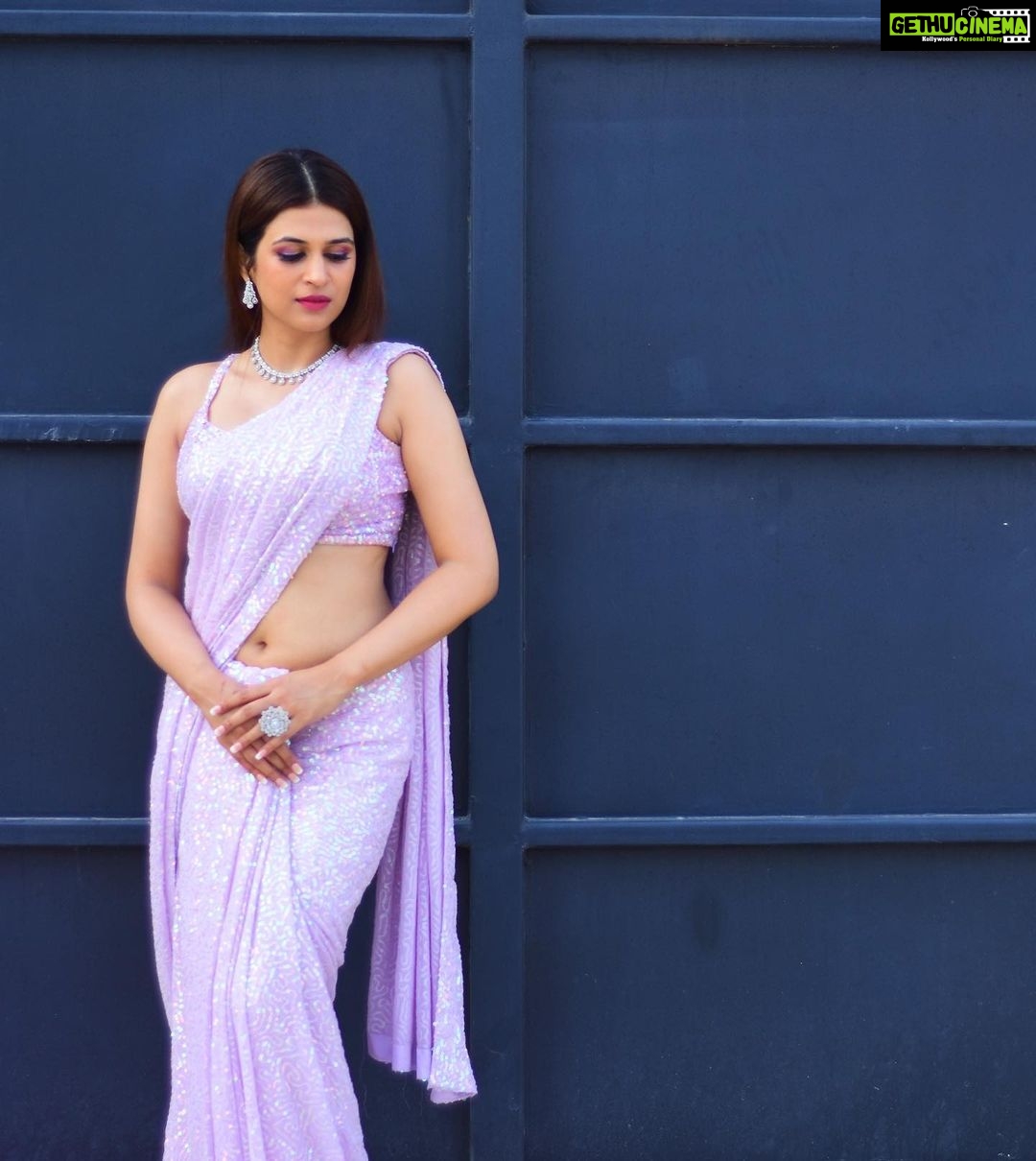 Shraddha Das Instagram - Dhee 14 dancing icon shoot, In your favourite Saree look 💜 Styled by : @thedotdiary , @thedottstyle Saree : @sequinzeindia Jewellery: @shillpapuriidesignerjewellery Heels : @londonrag_in Make up : @hareshwarp Hair : @hair_by_vaibhavi_ 📹 @snehzala Edit : @starframesofficial #dhee #dhee14 #etv #hyderabad #dancerealityshow #judge #saree Hyderabad India