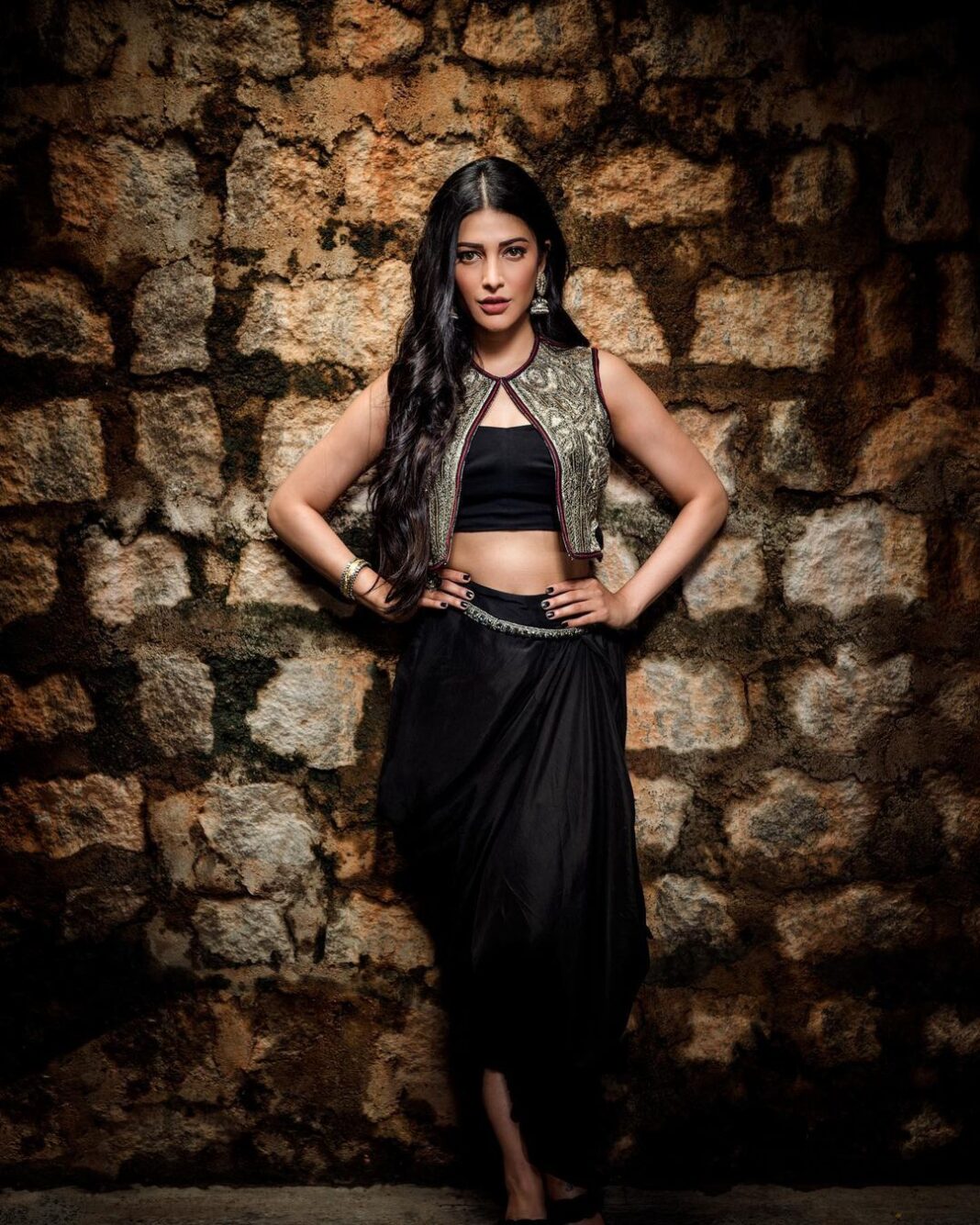 Shruti Haasan Instagram - 🌚🧿🖤 In @jade_bymk Styled by @neeraja.kona Asst stylist @manogna_gollapudi Photographer @adrin_sequeira hair @noori_hairstylist make up @makeupartist_arti