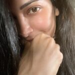 Shruti Haasan Instagram - Make up free - stress free - bs free SUNDAY after ages - thankful 🧿 home sweet home eating sleeping and repeating— everyone needs that tlc recharge before getting back out there