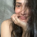 Shruti Haasan Instagram – Make up free – stress free – bs free SUNDAY after ages – thankful 🧿 home sweet home eating sleeping and repeating— everyone needs that tlc recharge before getting back out there