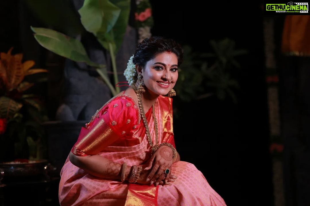 Sneha Instagram - Varalaksmi pooja ! Of course with friends and family. @geetuevents @geetuhautecouture @prasanna_actor @ashokarsh @vyshalisundaram_hairstylist #varalakshmipooja #goddesslakshmi #frndslikefamily #beautifulmemories #blessings #familytime