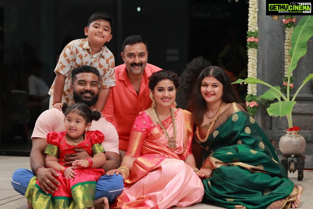 Sneha Instagram - Varalaksmi pooja ! Of course with friends and family. @geetuevents @geetuhautecouture @prasanna_actor @ashokarsh @vyshalisundaram_hairstylist #varalakshmipooja #goddesslakshmi #frndslikefamily #beautifulmemories #blessings #familytime