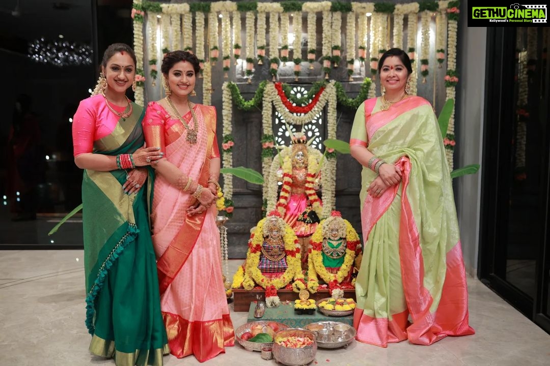 Sneha Instagram - Varalaksmi pooja ! Of course with friends and family. @geetuevents @geetuhautecouture @prasanna_actor @ashokarsh @vyshalisundaram_hairstylist #varalakshmipooja #goddesslakshmi #frndslikefamily #beautifulmemories #blessings #familytime