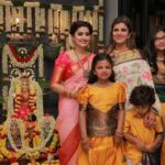 Sneha Instagram - Varalaksmi pooja ! Of course with friends and family. @geetuevents @geetuhautecouture @prasanna_actor @ashokarsh @vyshalisundaram_hairstylist #varalakshmipooja #goddesslakshmi #frndslikefamily #beautifulmemories #blessings #familytime