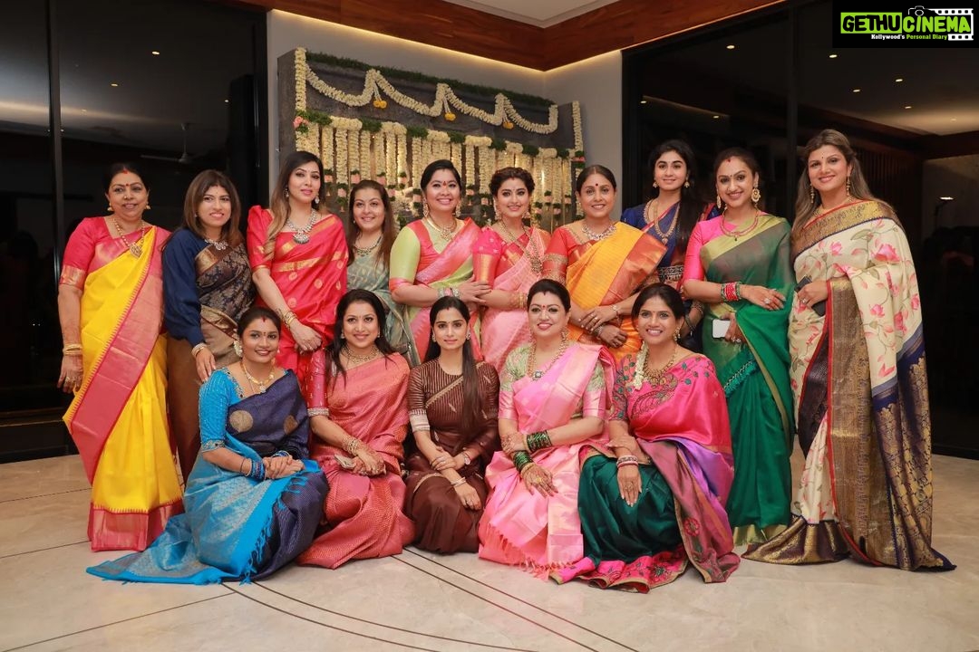 Sneha Instagram - Varalaksmi pooja ! Of course with friends and family. @geetuevents @geetuhautecouture @prasanna_actor @ashokarsh @vyshalisundaram_hairstylist #varalakshmipooja #goddesslakshmi #frndslikefamily #beautifulmemories #blessings #familytime