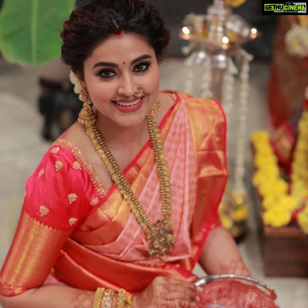 Sneha Instagram - Varalaksmi pooja ! Of course with friends and family. @geetuevents @geetuhautecouture @prasanna_actor @ashokarsh @vyshalisundaram_hairstylist #varalakshmipooja #frndslikefamily #beautifulmemories #blessings #goddesslakshmi