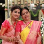 Sneha Instagram - Varalaksmi pooja ! Of course with friends and family. @geetuevents @geetuhautecouture @prasanna_actor @ashokarsh @vyshalisundaram_hairstylist #varalakshmipooja #frndslikefamily #beautifulmemories #blessings #goddesslakshmi