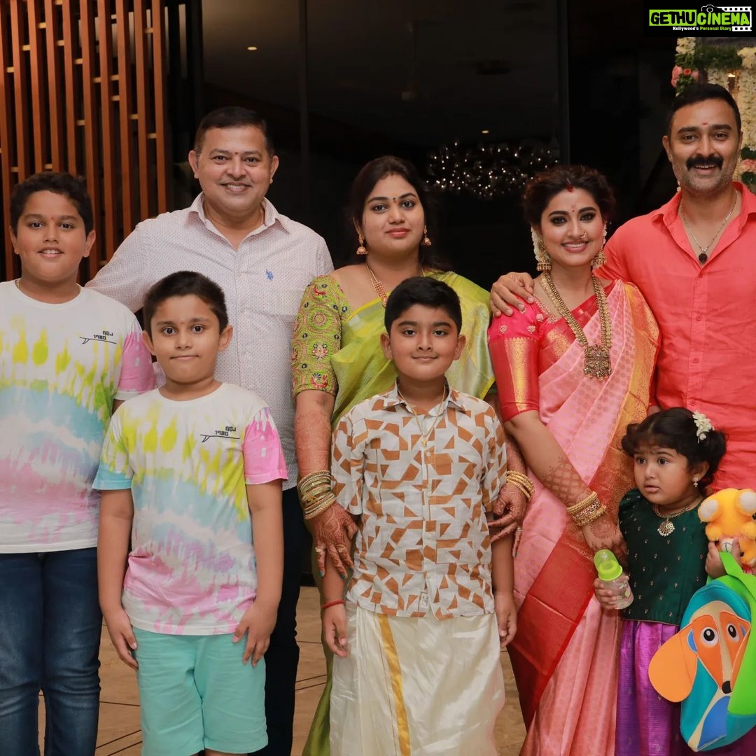 Sneha Instagram - Varalaksmi pooja ! Of course with friends and family. @geetuevents @geetuhautecouture @prasanna_actor @ashokarsh @vyshalisundaram_hairstylist #varalakshmipooja #frndslikefamily #beautifulmemories #blessings #goddesslakshmi