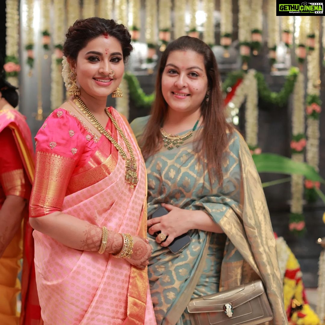 Sneha Instagram - Varalaksmi pooja ! Of course with friends and family. @geetuevents @geetuhautecouture @prasanna_actor @ashokarsh @vyshalisundaram_hairstylist #varalakshmipooja #frndslikefamily #beautifulmemories #blessings #goddesslakshmi
