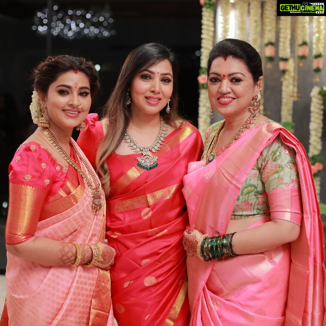 Sneha Instagram - Varalaksmi pooja ! Of course with friends and family. @geetuevents @geetuhautecouture @prasanna_actor @ashokarsh @vyshalisundaram_hairstylist #varalakshmipooja #frndslikefamily #beautifulmemories #blessings #goddesslakshmi