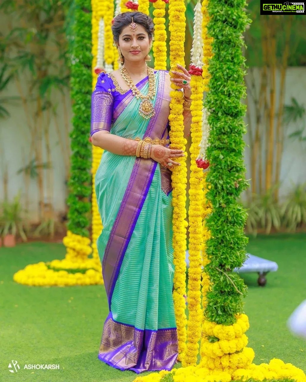 Sneha Instagram - The joy of dressing is an art!!!😊😊😊 Decor @geetuevents Blouse @geetuhautecouture Hair @vyshalisundaram_hairstylist Photography @ashokarsh #celebration #family #familyfunction #familytime #loveforsaree #dressup #dadslove❤️ #blessings