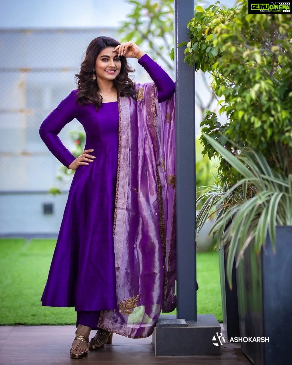 Sneha Instagram - Not too many people could walk a mile in your shoes. Only you know your struggles, challenges and obstacles. So be proud of how far you have come. @geetuhautecouture @ashokarsh @vyshalisundaram_hairstylist #life #doglover #dressup #enjoyeverymoment #capturehappymoments #sneha #purpledress #happy #family
