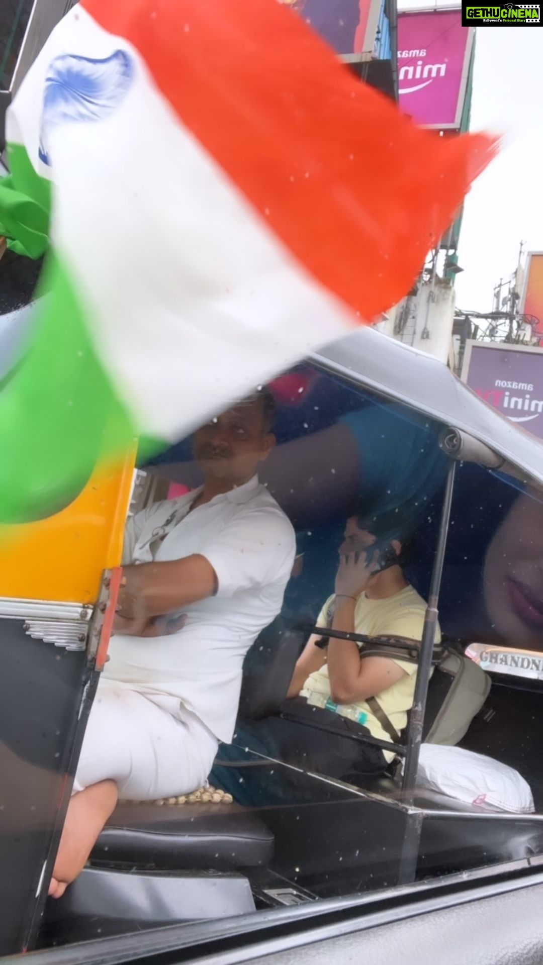 Sneha Ullal Instagram - 🇮🇳 Bravo to this rickshaw driver.#75thindependenceday #india #snehaullal Mumbai - मुंबई
