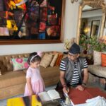 Soha Ali Khan Instagram – What a privilege to meet with and learn from such a celebrated and prolific painter, sculptor and photographer and at such a young age. Truly an afternoon of art, friendship and yummy food! #pareshmaity 🎨