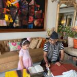 Soha Ali Khan Instagram - What a privilege to meet with and learn from such a celebrated and prolific painter, sculptor and photographer and at such a young age. Truly an afternoon of art, friendship and yummy food! #pareshmaity 🎨