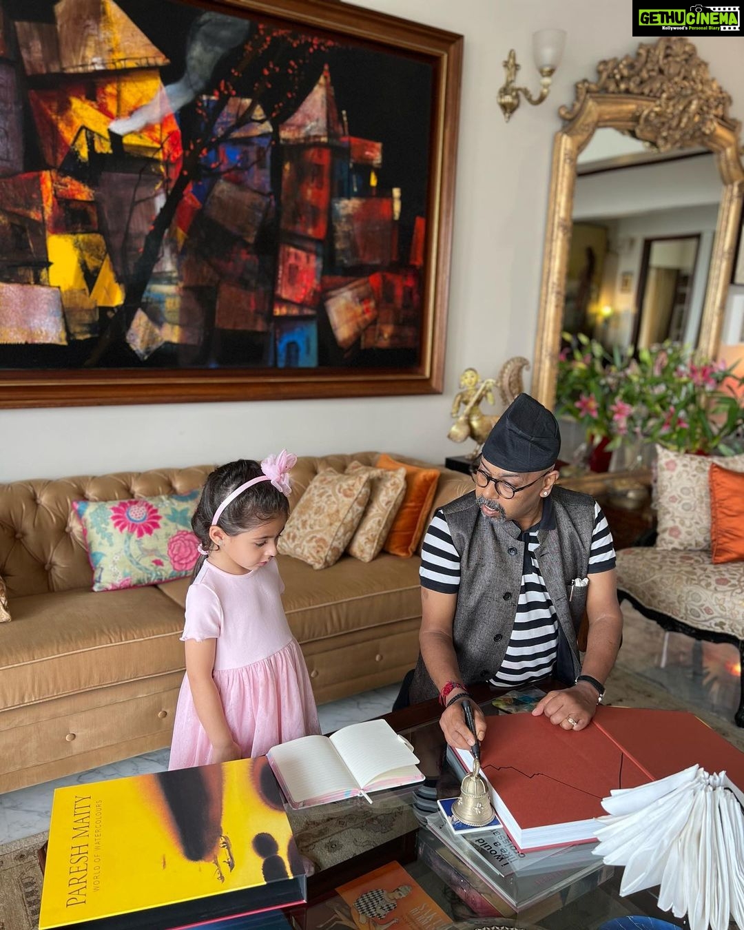 Soha Ali Khan Instagram - What a privilege to meet with and learn from such a celebrated and prolific painter, sculptor and photographer and at such a young age. Truly an afternoon of art, friendship and yummy food! #pareshmaity 🎨