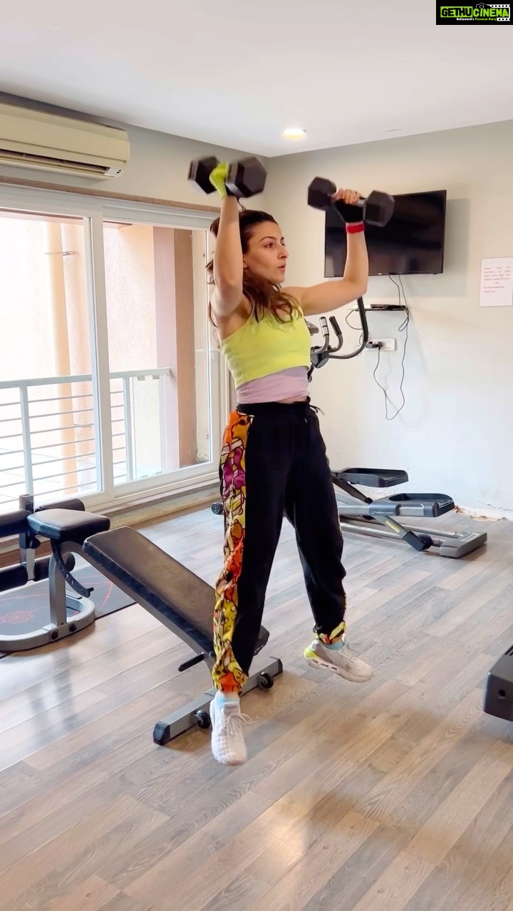 Soha Ali Khan Instagram - What motivates you? On the days you feel like you just can't find the energy to work out and it would be so easy to take the day off - what or who makes you push yourself up and out the door? @maheshfitnessclub #workout #fitness #motivation