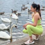 Sonal Chauhan Instagram - How many swans do you see ??? 🦢 . . . . . . . . . . . . . . . . . . . . . . . . . . . . . . . . . . . 📸 @stuti.singh #love #sonalchauhan #athleisure #fit #hydepark #fitness #wellness #london #2022 #morning #running #happiness #nature #saturday Serpentine River, Hyde Park
