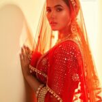 Sonal Chauhan Instagram - लाल ….. ♥️ . . . . . . . . . . . . . . . . . . . . . . . . . . . . . . . . . Magazine: @culturedwedding Managing Editor: @yadav_manjeet Business Head: @divyanijain1925 Stylist: @juhi.ali Photographer: @dieppj Retoucher: @theretoucherbook Make-up: @vijaysharmahairandmakeup Hair: @chettiarqueensly @chettiaralbert Outfit: @nitikagujralofficial Jewellery: @pushpanjali_jewels Jewellery PR: @red_door_luxury Location: @grandhyattmumbai Artist Reputation Management: @communiquefilmpr Co-ordinated by: @nadiiaamalik #ॐ #love #sonalchauhan #indian #indianfashion #indianbride #bridalmakeup #bride #red #lehenga #beauty #veil #monday