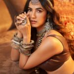 Sonal Chauhan Instagram - Humne dhadkan dhadkan kar ke,dil tere dil se jod liya…. 🤎🤎🤎 . . . . . . . . . . . . . . . . . . . . . . . . . . . . . . . . . Magazine: @culturedwedding Managing Editor: @yadav_manjeet Business Head: @divyanijain1925 Stylist: @juhi.ali Photographer: @dieppj Retoucher: @theretoucherbook Make-up: @vijaysharmahairandmakeup Hair: @chettiarqueensly @chettiaralbert Outfit: @sarojjalan Jewellery: @rubans.in Location: @grandhyattmumbai Artist Reputation Management: @communiquefilmpr Co-ordinated by: @nadiiaamalik #love #sonalchauhan #indian #indianfashion #lehenga #leather #gypsy #banjara #shayari #friday