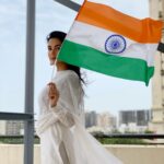 Sonal Chauhan Instagram - माँ तुझे सलाम 🙏🏻🇮🇳 स्वतंत्रता दिवस की शुभकामनाएँ 🙏🏻 . . . . . . . . . . . . #happyindependenceday #indian #harghartiranga