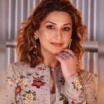 Sonali Bendre Instagram - I missed these lights, I missed this spot, I missed the set so much! Feels good to be back again and this time round for Dance Maharashtra Dance! Reminded me so much of DID, can’t wait for DID to come back… ❤️