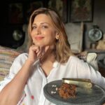 Sonali Bendre Instagram - Caught in 4K #Guilty Sin-dulgence… 🤭 . . . #reels #reelsinstagram #reelitfeelit #instagood #instagram #instadaily