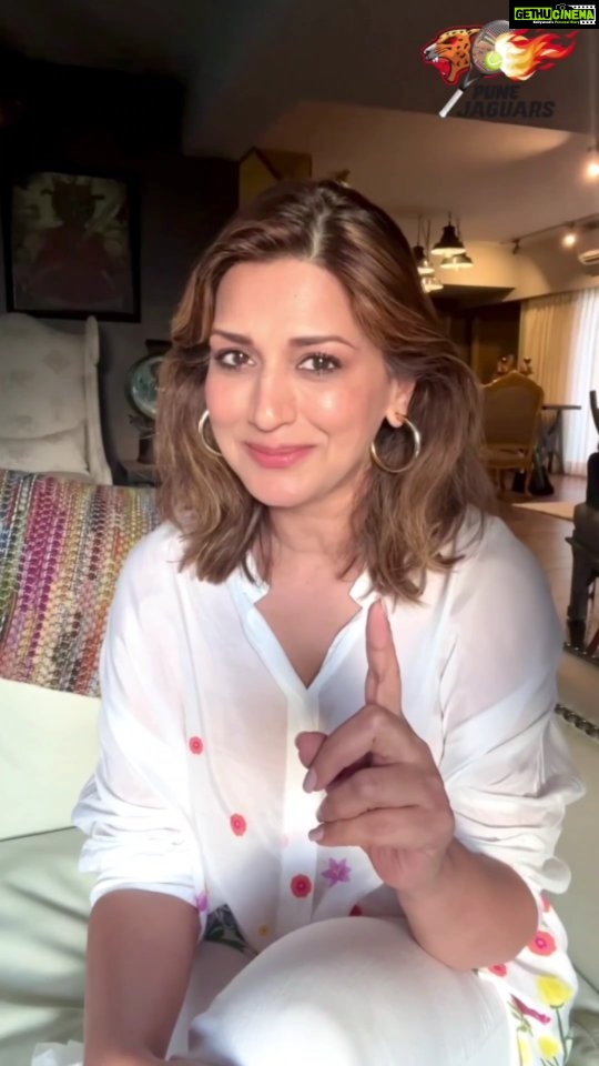 Sonali Bendre Instagram - All set to ROAR in season 4! Stand a chance to be a part of Team Pune Jaguars, and share the court with one of the best players in the country, by registering yourself for the upcoming season! Registrations start from today, so what are you waiting for? Aaja Maidan Mein! @iamsonalibendre @punitbalangroup #PuneriPower #PuneJaguars #TennisPremierLeague #AajaMaidanMein