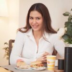 Sonam Bajwa Instagram - Guys are you up for a Mcspicy 🌶 challenge? If yes, then use the hashtag #McSpicyFest and make your Mcspicy tongue twister video today! Follow simple steps: - Take a few bites of the McSpicy Range Burger/Wrap - Try saying the tongue twister: Sally says serve me some spicy snacks. So we say, score some spicy snacks and saucy saves the day at the McSpicy Fest. - Use the #McSpicyFest #McDonaldsInIndia #McSpicy #Challenge #Participatenow #Reels and tag @mcdonaldsinindia. Visit your nearest McDonald’s in North and East India and grab your free sprite with every McSpicy product🥤🍔
