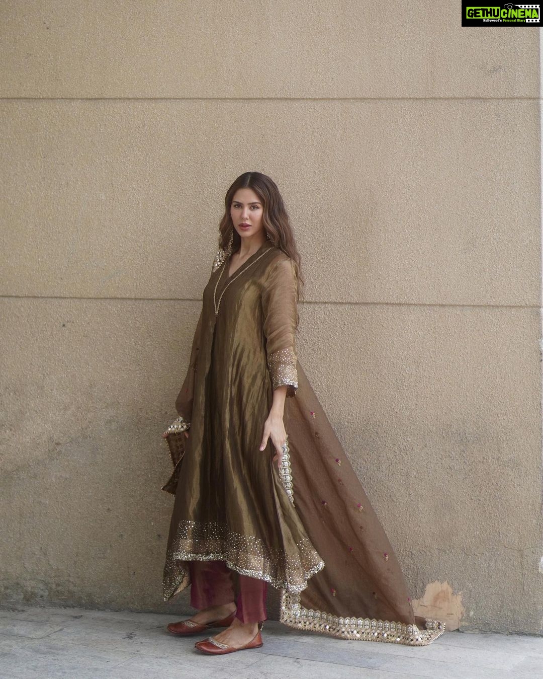 Sonam Bajwa Instagram - Jind Mahi promotions , releasing worldwide 5th August 🤍 Wearing @begumpret Make up @cocoballucci_ Hair @hairbyharrybajwa Styled by me