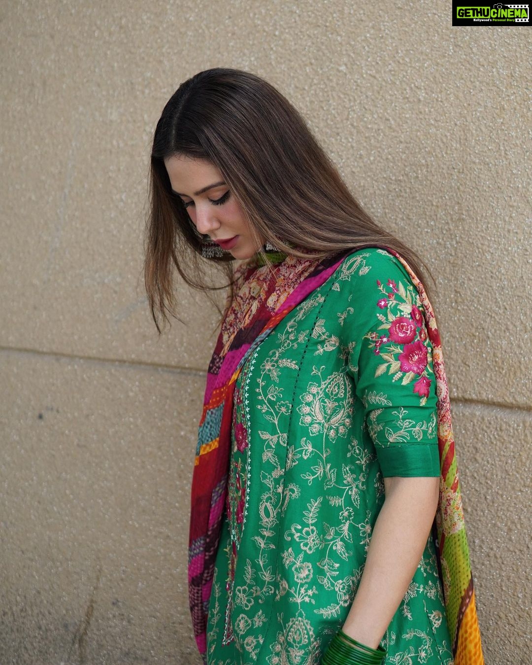 Sonam Bajwa Instagram - Jind Mahi is all yours now…… 🤍🤍🤍🤍