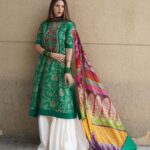 Sonam Bajwa Instagram - Jind Mahi in cinemas near you ❤️ Wearing @zarashahjahanofficial @zarashahjahan Hair @hairbyharrybajwa Makeup and styling by me