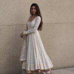 Sonam Bajwa Instagram - 4 days to go for Jind Mahi …. Wearing @karishmakhandujabareilly Hair @hairbyharrybajwa Styling and make up by me