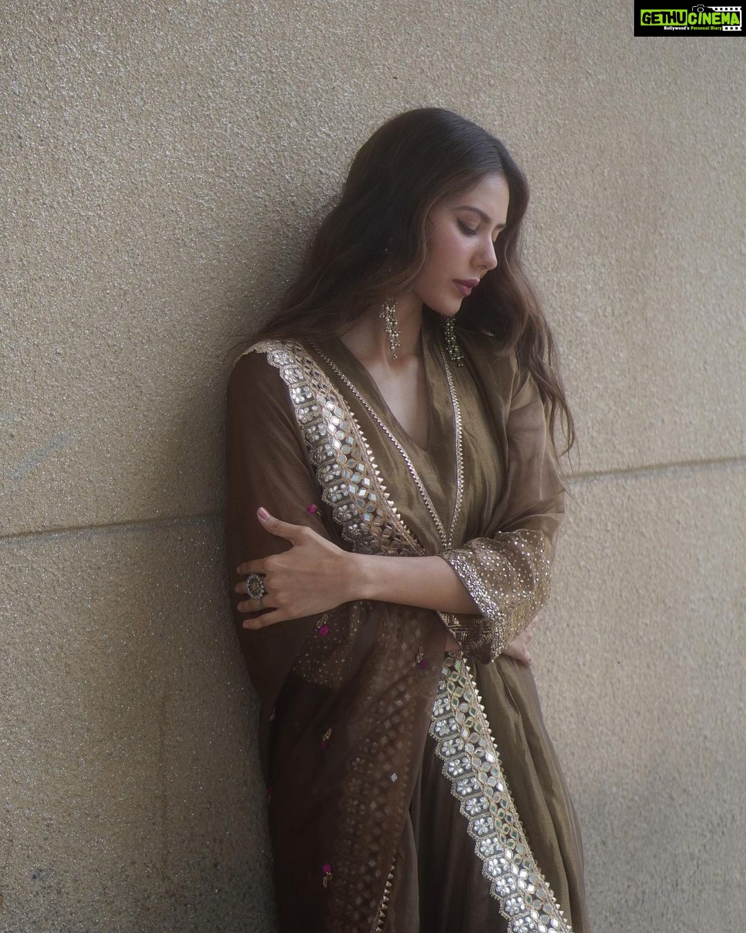 Sonam Bajwa Instagram - 5 Days to go…. Jind Mahi releasing worldwide on 5th August 🤍