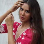 Sonam Bajwa Instagram – Jind Mahi Promotions….
Delhi you were ❤️
Wearing @maitishahani 
Jewellery @sangeetaboochra 
Make up @cocoballucci_ 
Hair @hairbyharrybajwa
Styled by me