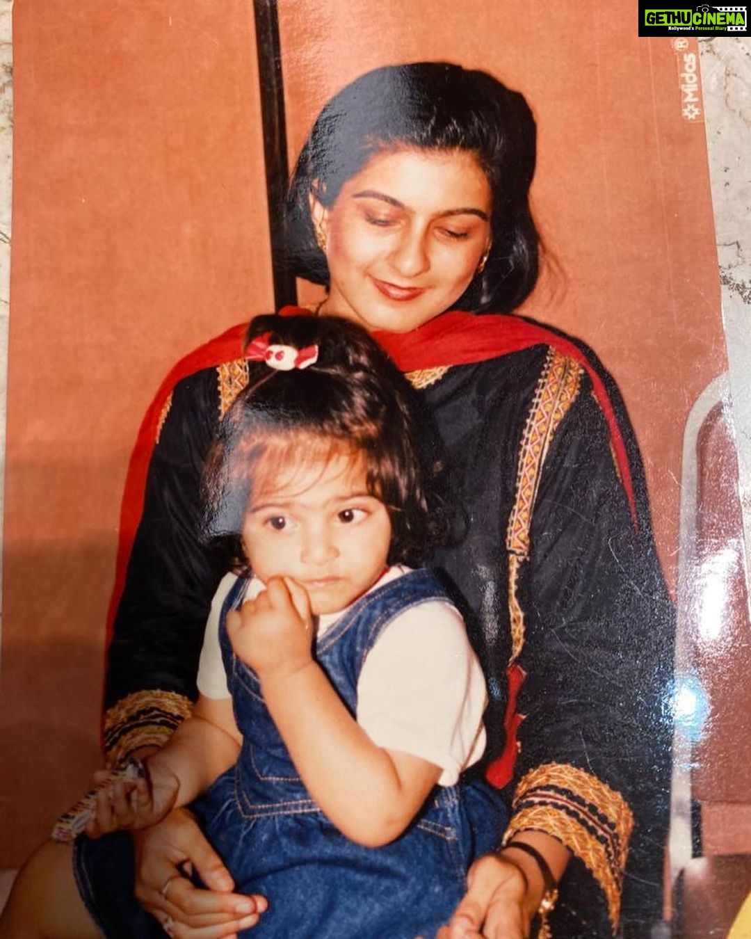 Sonam Kapoor Instagram - Happy happy birthday Bua.. love you @reenamarwah1