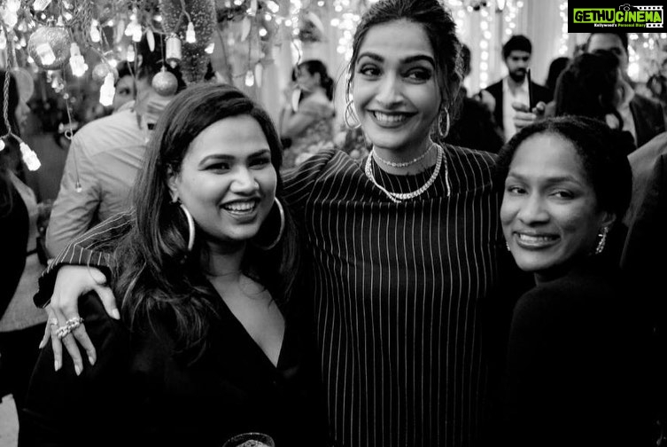 Sonam Kapoor Instagram - Happy happy birthday my poojie.. Love you.. always be this kind, hardworking and creative.. it inspires all of us around you. Anil Kapoors House, Juhu, Mumbai
