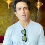Sonu Sood Instagram - #RedBlueRevolution का हिस्सा बनें; रूरल बैंकिंग पॉइंट्स को एक नई पहचान दिलाने का समय आ गया है @spicemoneyofficial