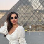 Sophie Choudry Instagram – Paris, I louvre you😍
#paris #jadoreparis #louvre #favecity #summervibes #potd #motd #traveldiaries #sophiechoudry Paris , The City Of Love