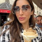 Sophie Choudry Instagram – The only thing I love more than taking pics of food, is eating it🤓🤤🥐🍦🥖🧀🍓🍷 #foodappreciation #foodporn #foodie #lovetoeat #wineoclock #croissant #paris #goodfoodgoodmood #painauchocolat #vacaymode #london #paris #crepes #fishandchips #dessertqueen #sophiechoudry #gratitude #friyay #weekendvibes #summervibes