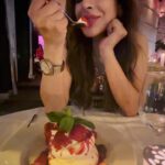 Sophie Choudry Instagram - The only thing I love more than taking pics of food, is eating it🤓🤤🥐🍦🥖🧀🍓🍷 #foodappreciation #foodporn #foodie #lovetoeat #wineoclock #croissant #paris #goodfoodgoodmood #painauchocolat #vacaymode #london #paris #crepes #fishandchips #dessertqueen #sophiechoudry #gratitude #friyay #weekendvibes #summervibes