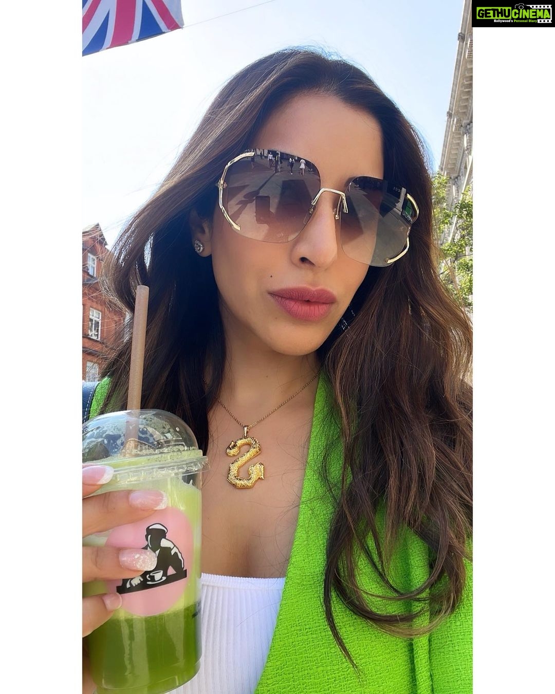 Sophie Choudry Instagram - The only thing I love more than taking pics of food, is eating itπ€π€€π₯π¦π₯π§ππ· #foodappreciation #foodporn #foodie #lovetoeat #wineoclock #croissant #paris #goodfoodgoodmood #painauchocolat #vacaymode #london #paris #crepes #fishandchips #dessertqueen #sophiechoudry #gratitude #friyay #weekendvibes #summervibes