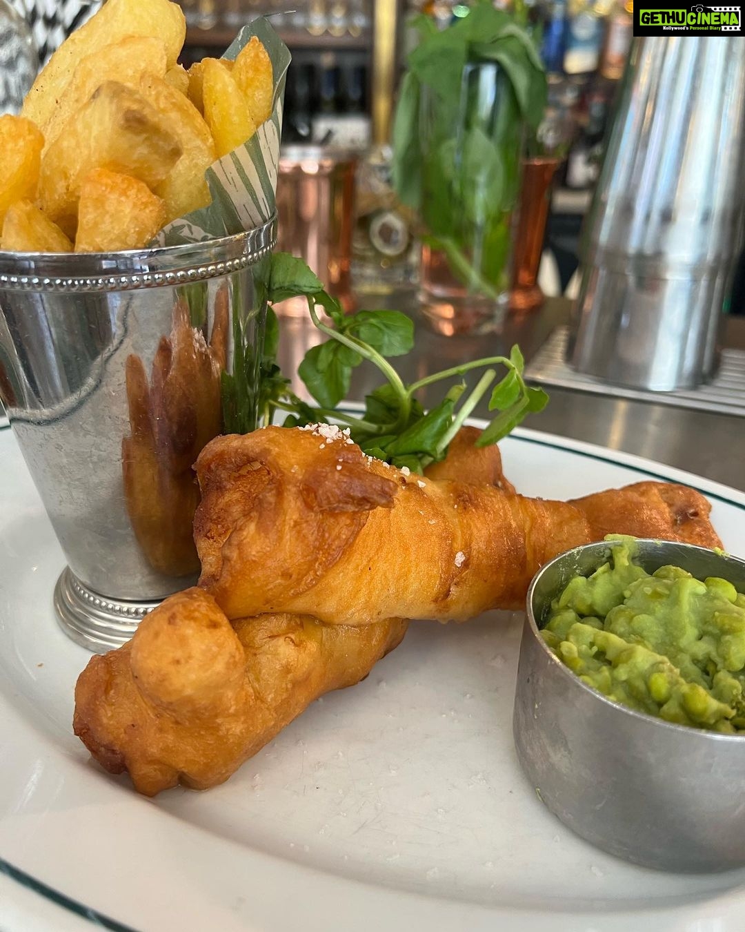 Sophie Choudry Instagram - The only thing I love more than taking pics of food, is eating itπ€π€€π₯π¦π₯π§ππ· #foodappreciation #foodporn #foodie #lovetoeat #wineoclock #croissant #paris #goodfoodgoodmood #painauchocolat #vacaymode #london #paris #crepes #fishandchips #dessertqueen #sophiechoudry #gratitude #friyay #weekendvibes #summervibes